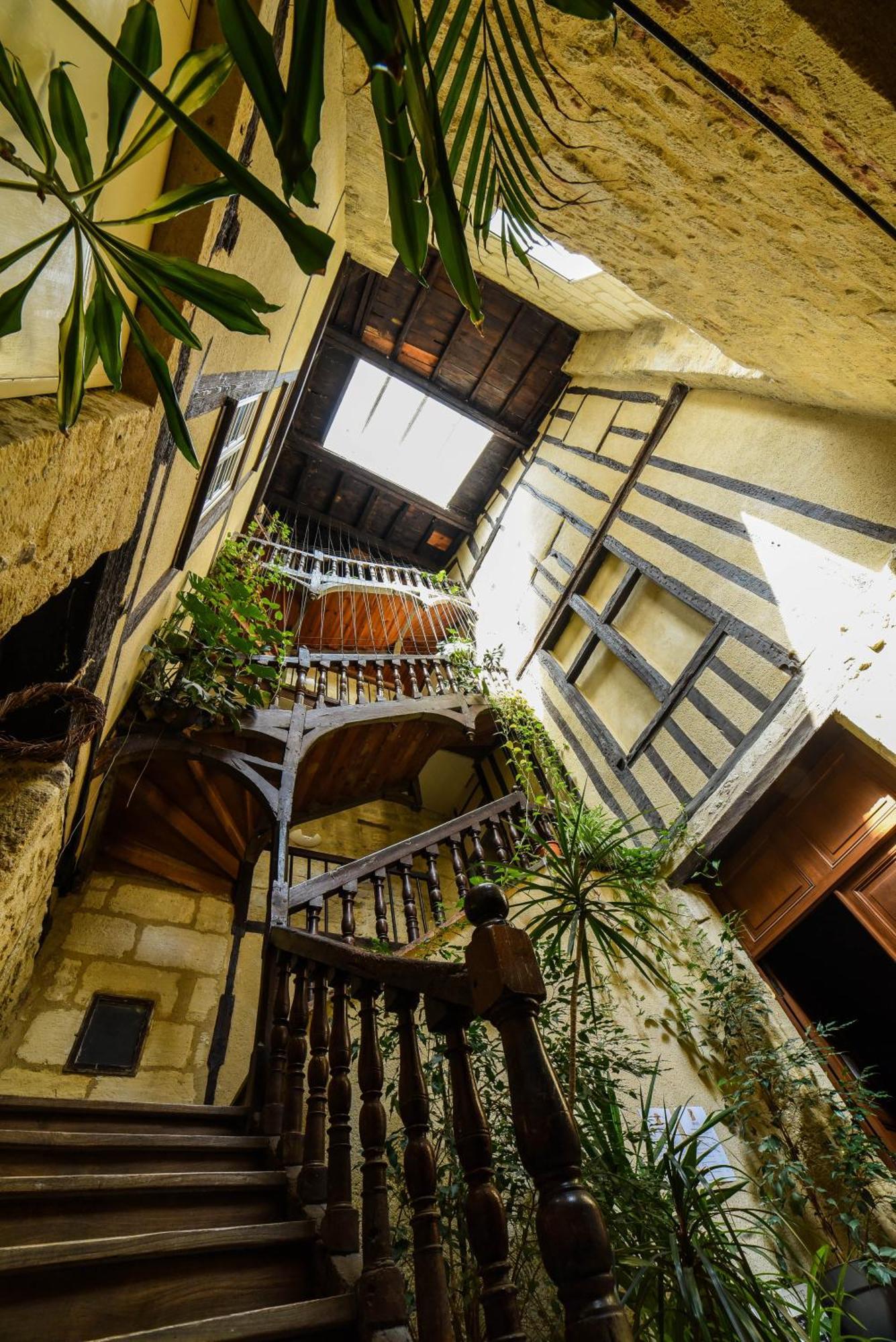 Amani Hostel *